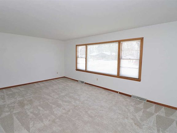 4th image of 1031 Coolidge Pl