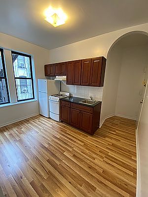 4th image of 285 Mott St APT B13