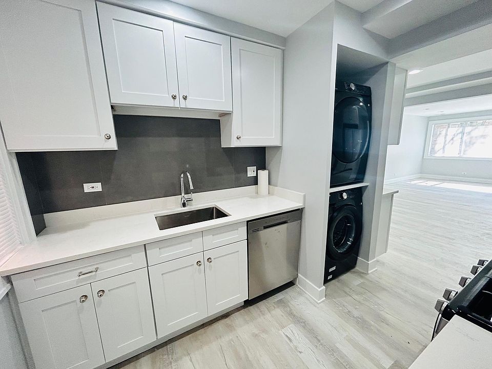 1st image of 7241 N Claremont Ave APT 2