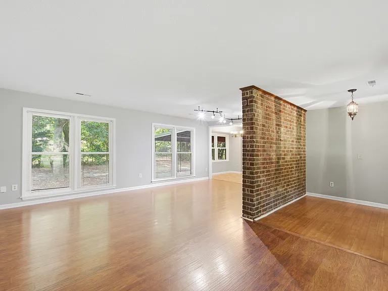 2067 Dogwood Rd — Photo 7