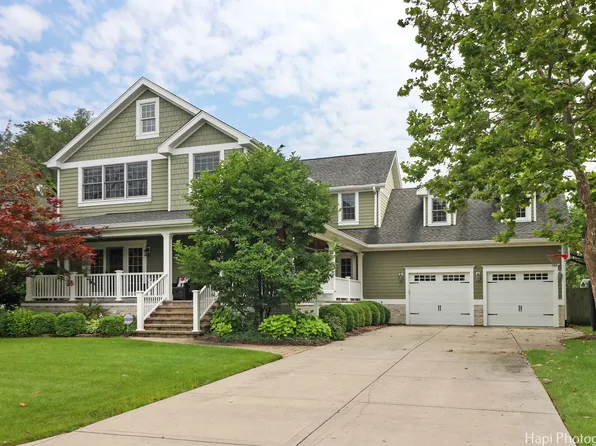 3245 Bellwood Ln, Glenview, IL 60026