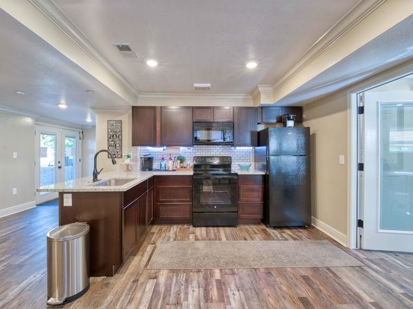 1320 E 49th St #C6378fdbc