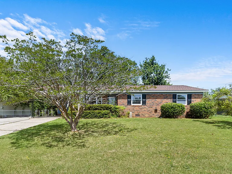 5215 Longbranch Dr — Photo 3