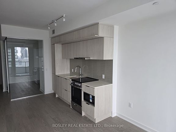 5th image of 448 Burnhamthorpe Rd W #1706