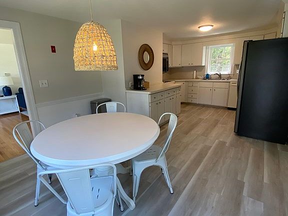 4th image of 11 Brooksweld Ln