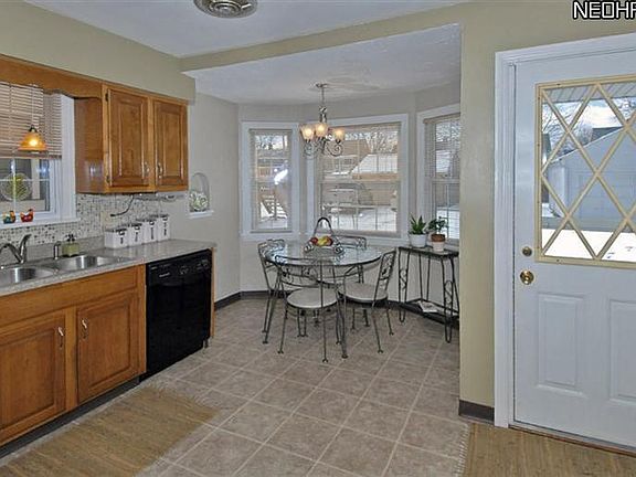 4th image of 15305 Lydian Ave