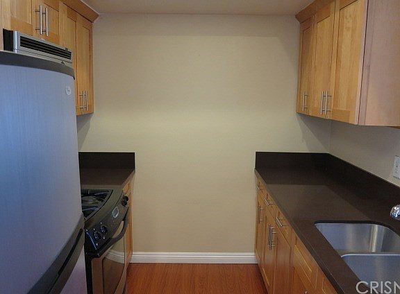 4th image of 13920 Moorpark St APT 105