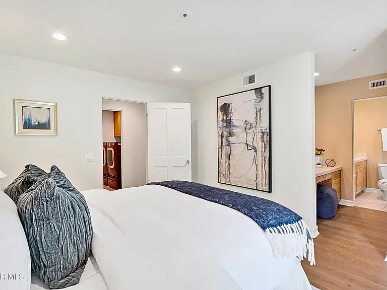 1687 Castlebridge Ct — Photo 41