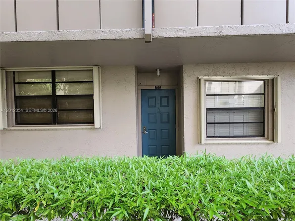 900 Colony Point Cir APT 107, Pembroke Pines, FL 33026