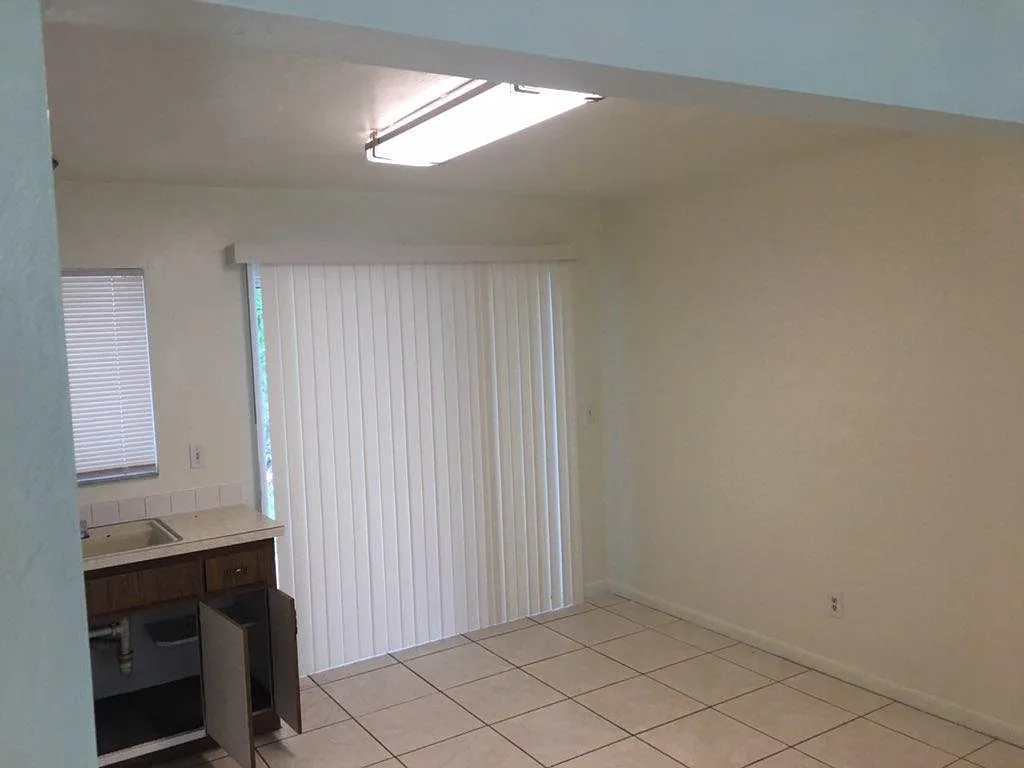 Kitchen/Dining Area/Patio Walkout - 4953 Vincennes St #3