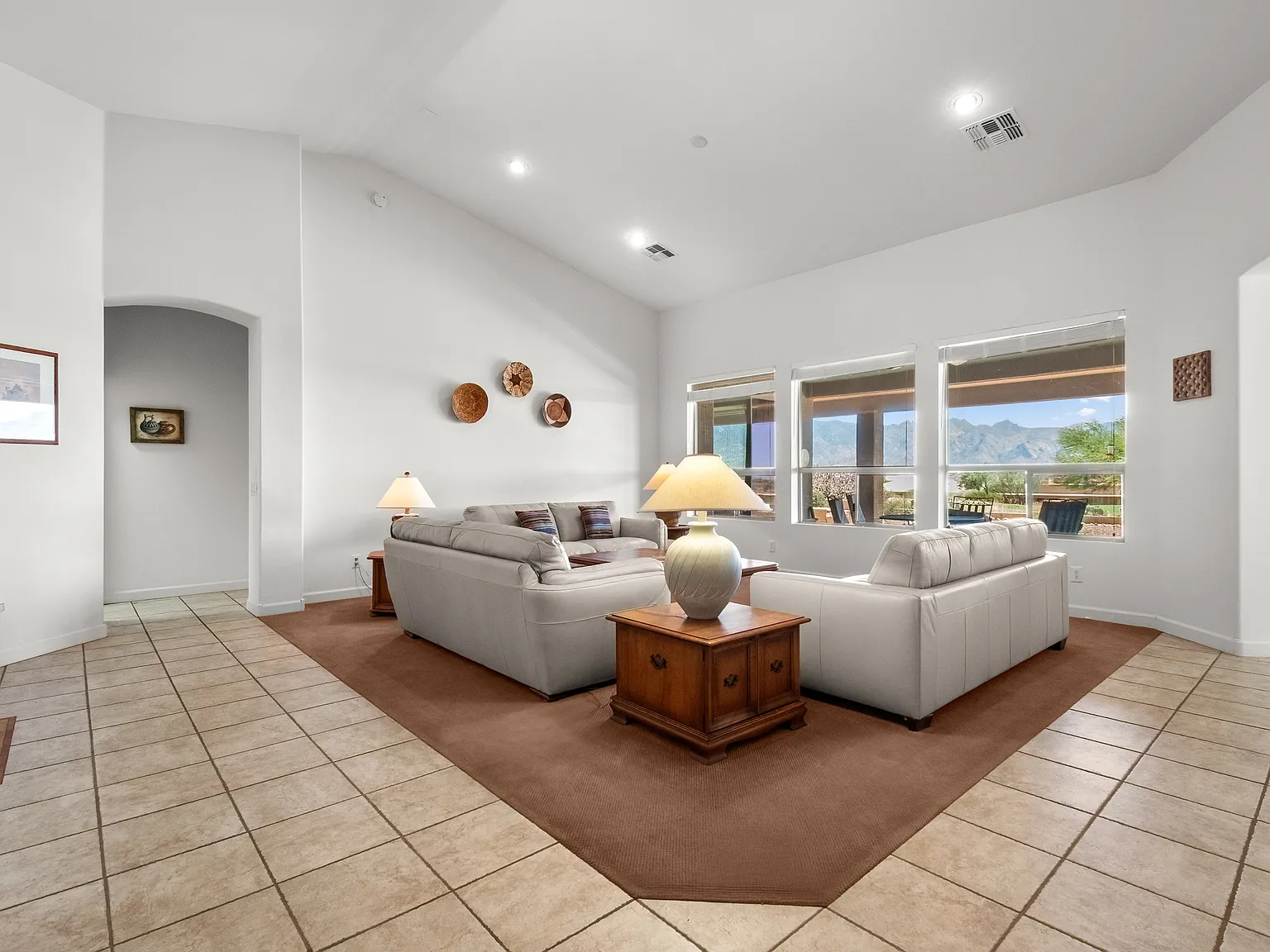 3 bed, 2200 sqft, $2,500 — Photo 4