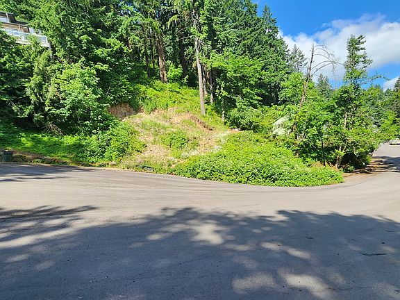 2nd image of 18366 Hillside Ct