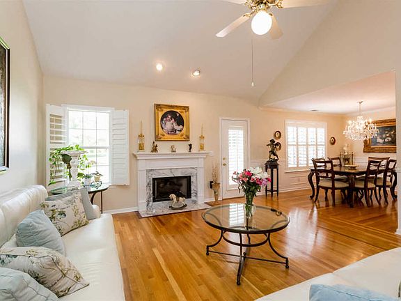 4th image of 2666 Douglas Ln