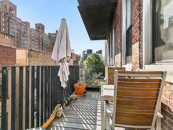 3rd image of 420 W 25th St APT 4G