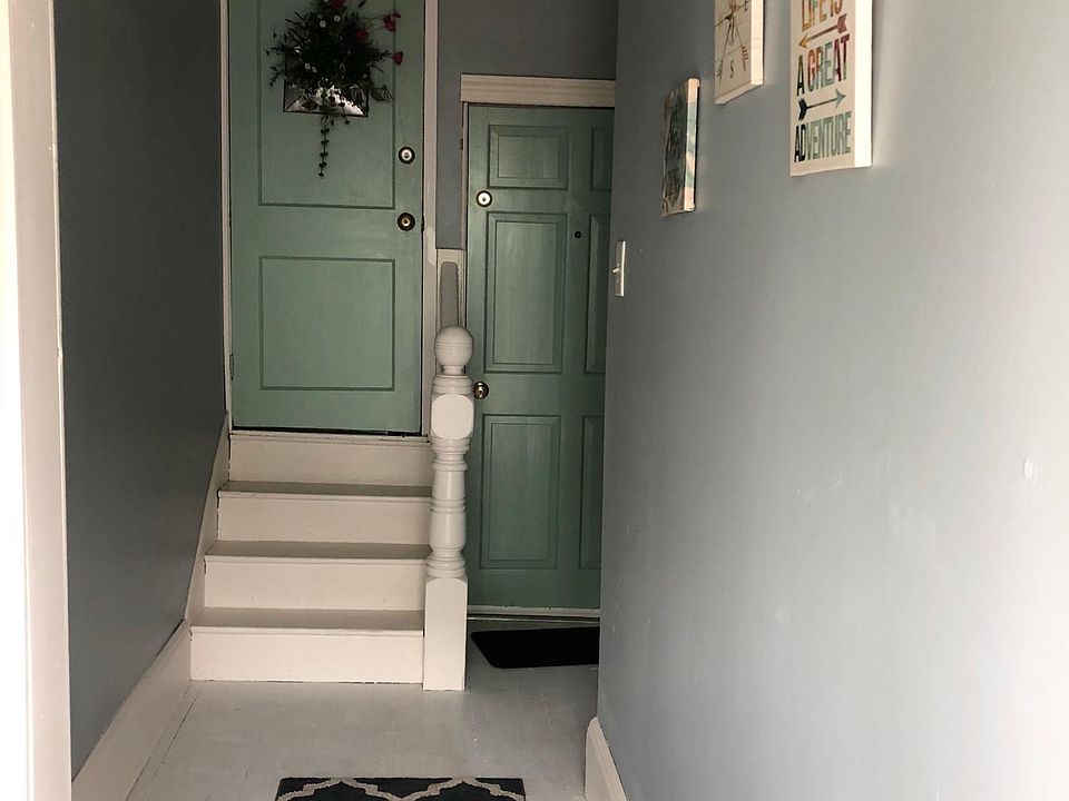 Front hallway entrance