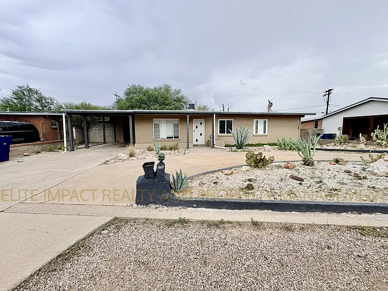 4740 E Melissa St — Photo 2