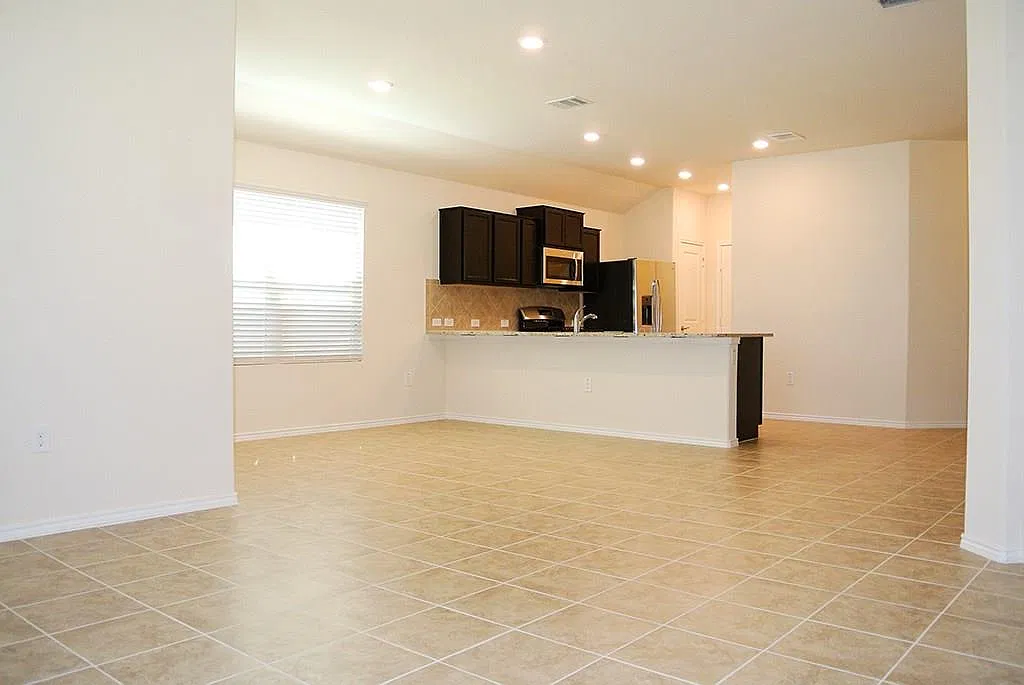3 bed, 2.0 bath, 1455 sqft, $2,100 — Photo 4