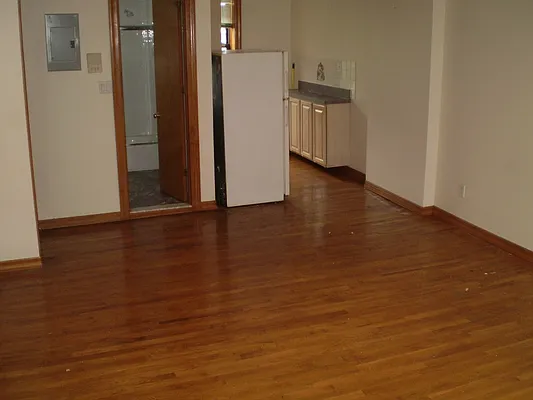 Rented by Maximus Realty Group | media 25