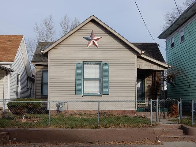 1st image of 3025 E 4th St