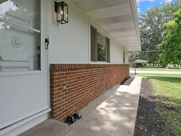 5th image of 394 Kaye Dr