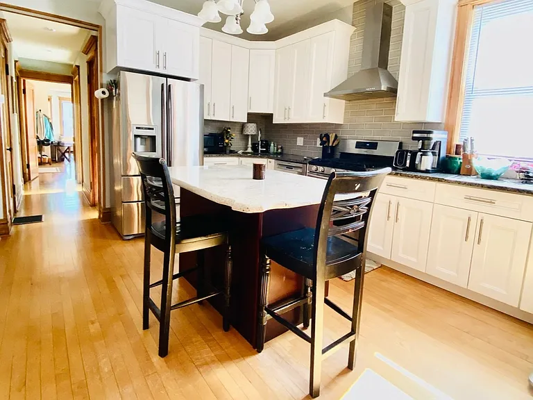 1046 N Oakley Blvd #2 — Photo 2