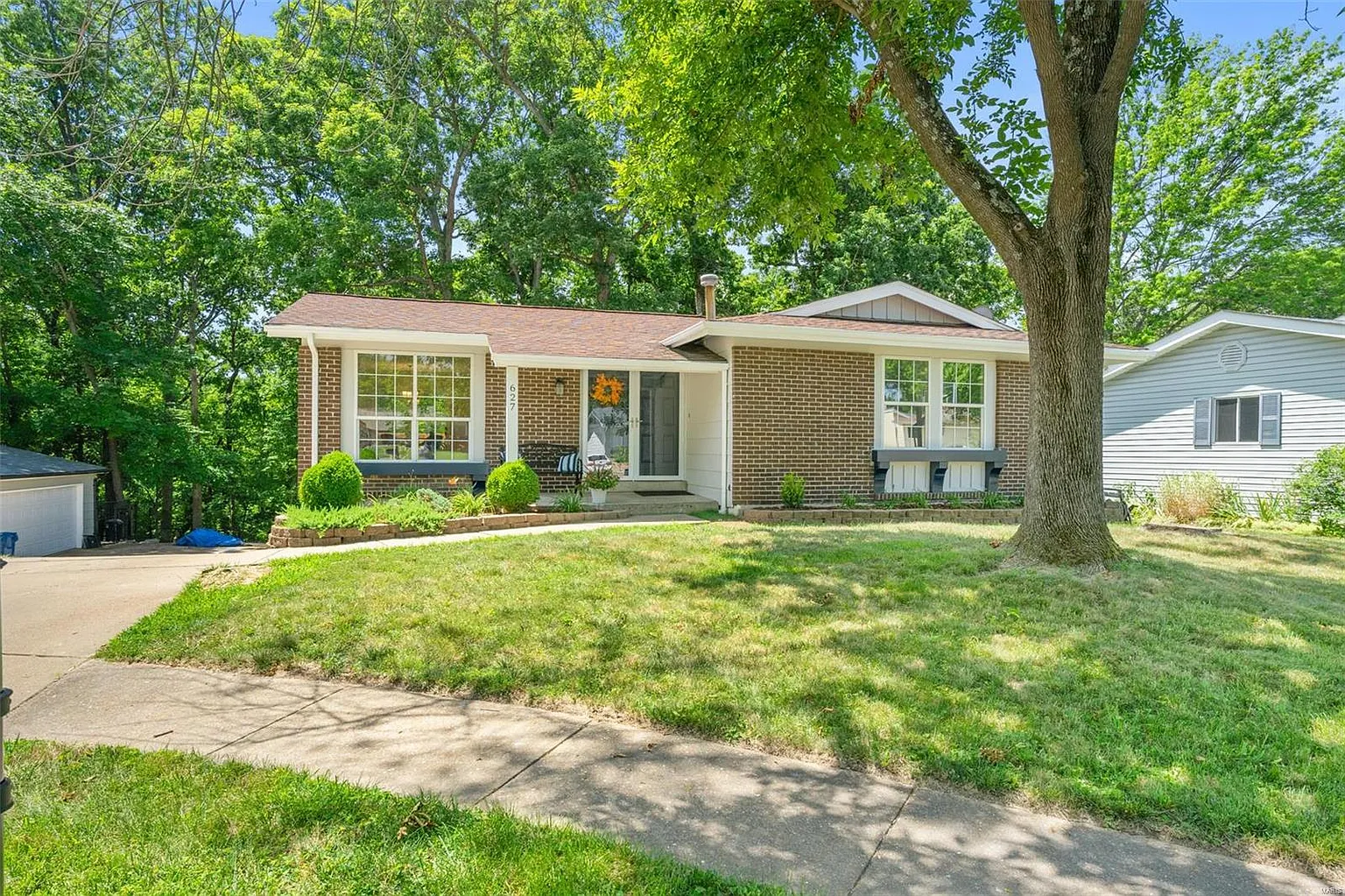 627 Turfwood Dr photo 1