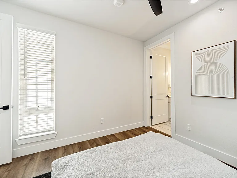 5633 Live Oak St #103 — Photo 12