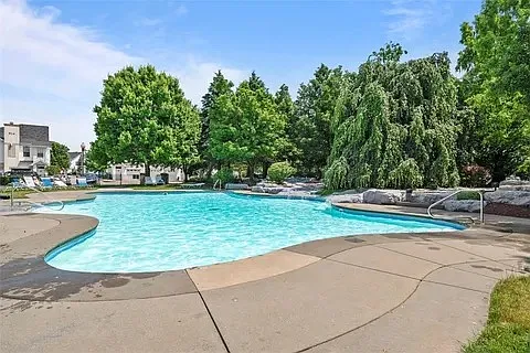 601 Pointe View Dr — Photo 5
