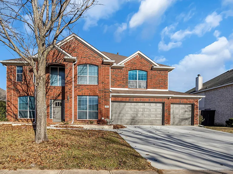 3010 Lena Dr — Photo 2