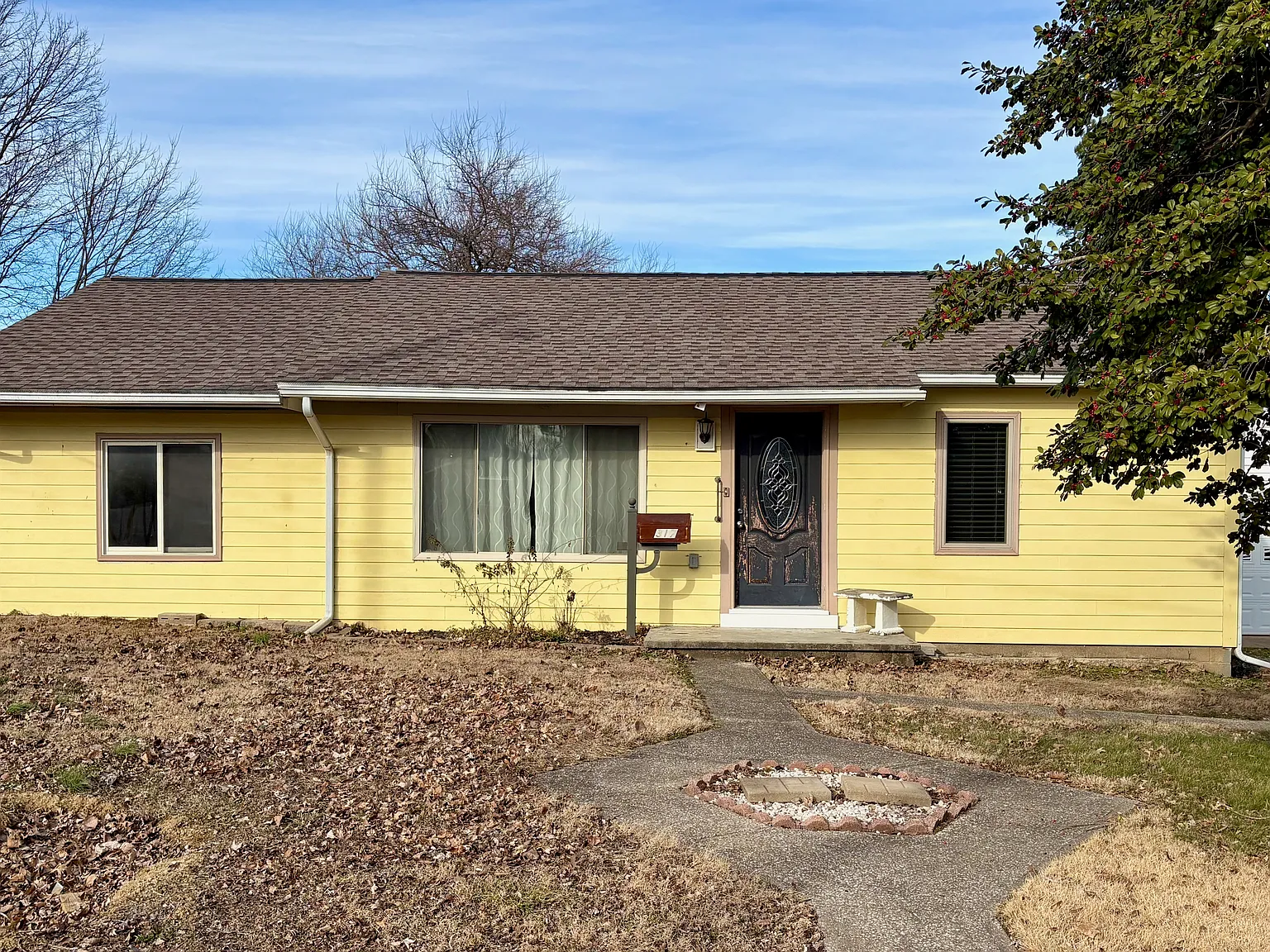 3 bed, 1224 sqft, $1,250 — Photo 1
