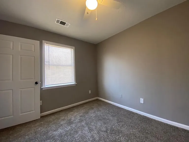 661 Whitehaven Ln — Photo 6