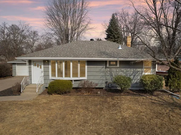 255 County Road C2 W, Roseville, MN 55113