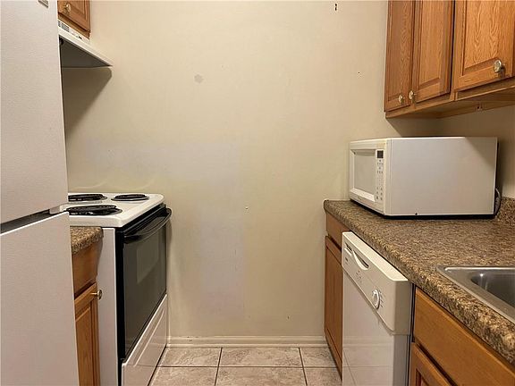 4th image of 213 Rosebud St #A