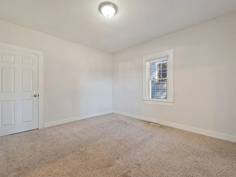 1007 N Hyde Park Ave — Photo 11