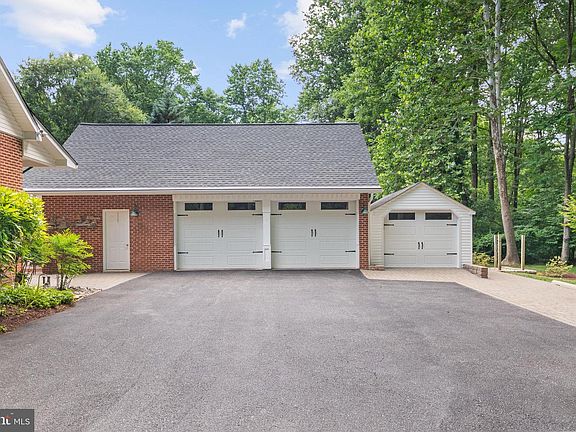 3rd image of 6456 Meadowlark Dr