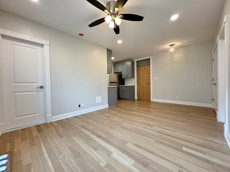 4552 N Clark Street — Photo 8
