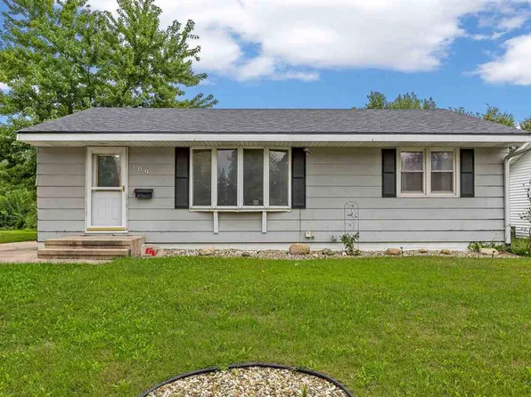109 Marion Ct, Hiawatha, IA 52233