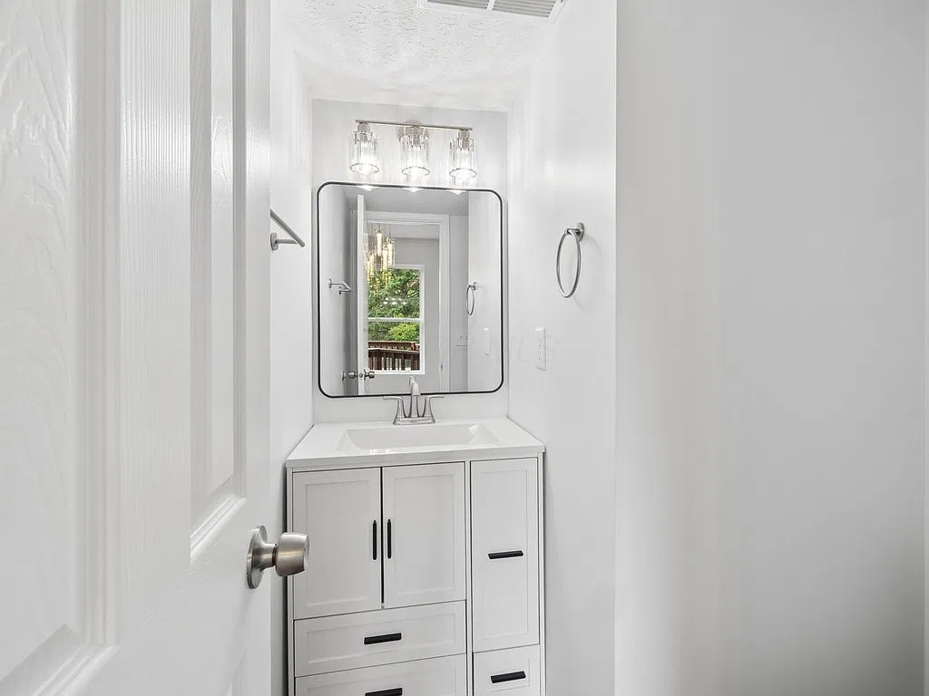 4 bed, 1890 sqft, $2,240 — Photo 1