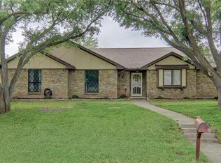 6912 Winchester Pl, Fort Worth, TX 76133