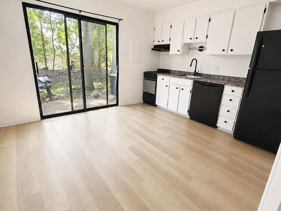 1st image of 2743 Gatewood Cir