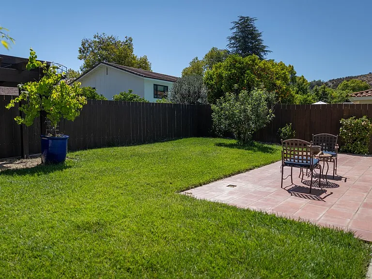 1552 Brentford Ave — Photo 36