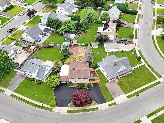 2nd image of 82 Scooter Lane