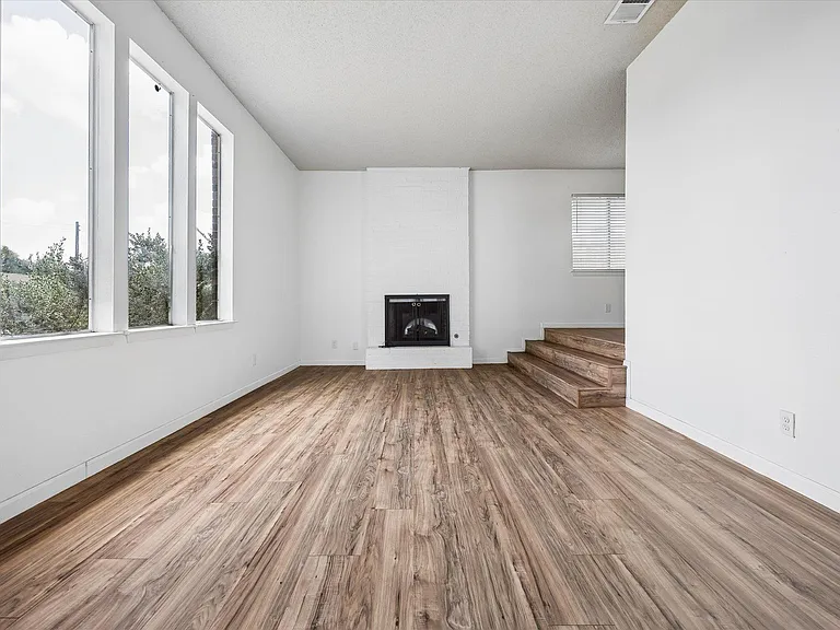 8106 Sonnet Ave #101 — Photo 2