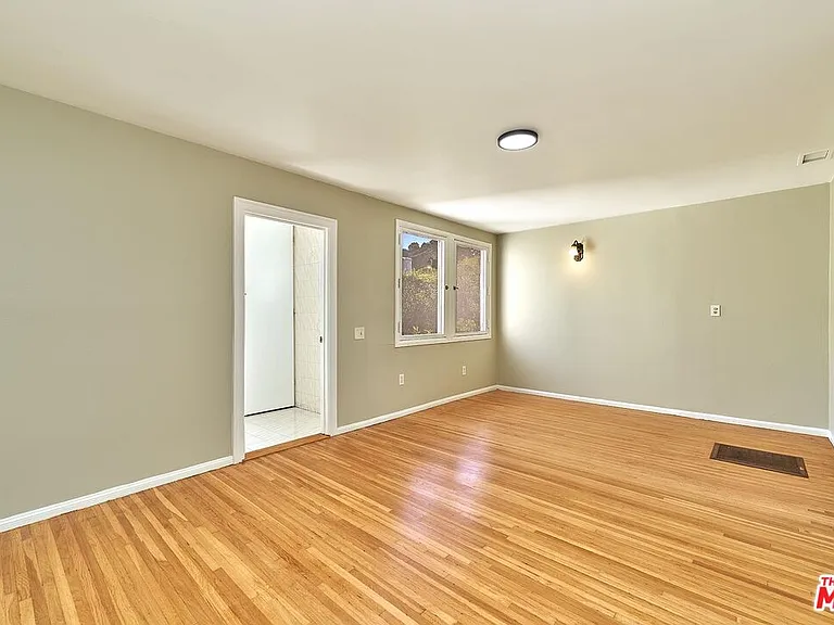 429 S Orange Dr — Photo 23