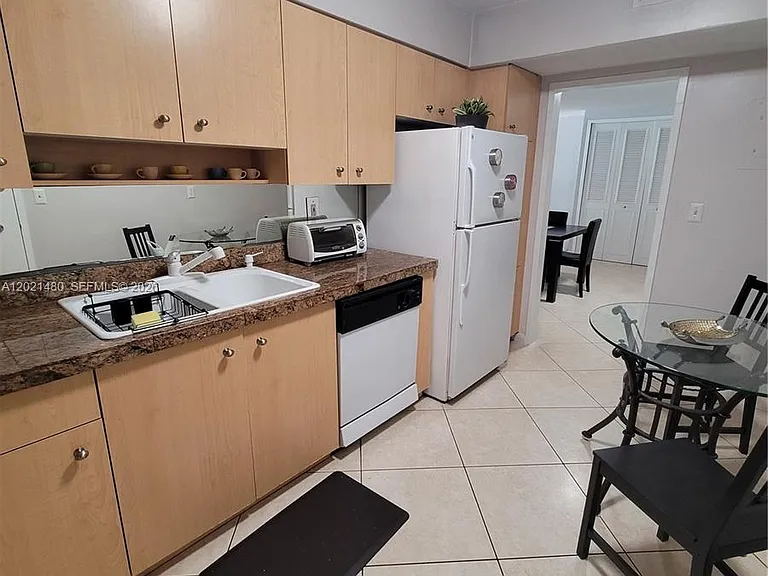 9195 Collins Ave #309 — Photo 5