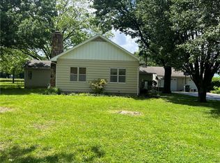 801 S Carbon St, Girard, KS 66743