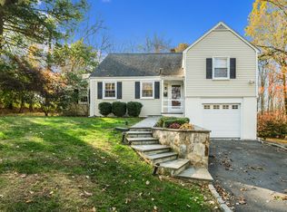 533 Taylors Ln, Mamaroneck, NY 10543