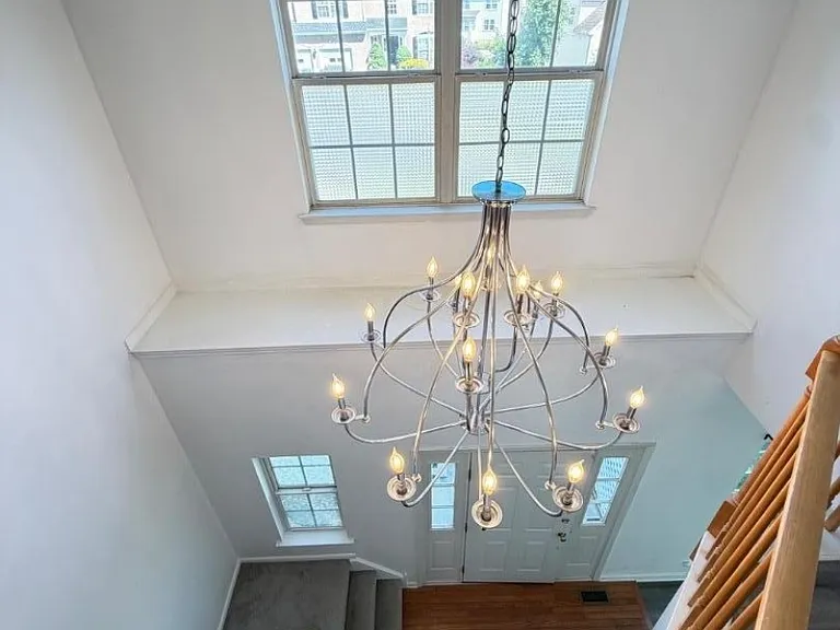 373 Stonehenge Dr — Photo 8