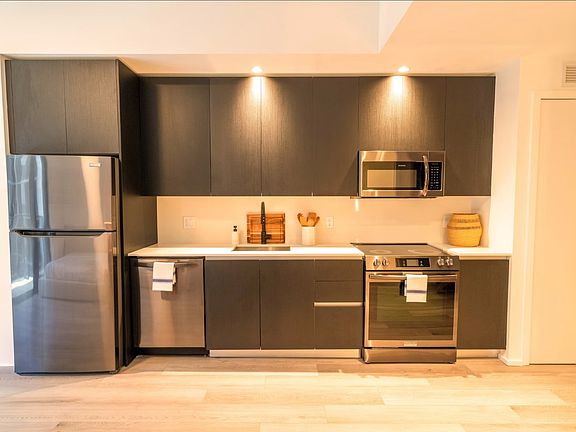 3rd image of 137 NW 25th St #100
