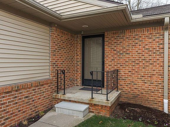 5th image of 942 Moore Dr